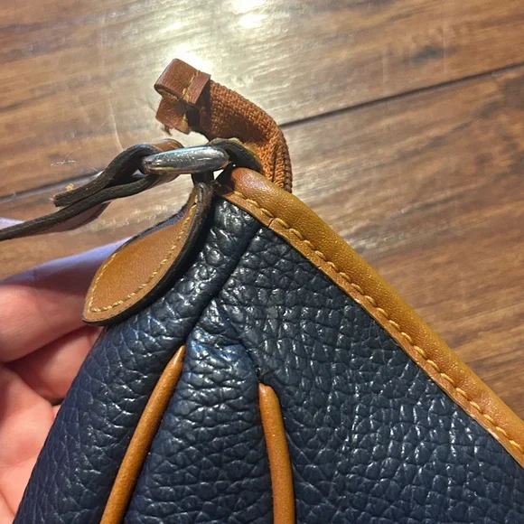 Vintage Dooney & Bourke Black Pebbled Leather Shoulder Bag with Tan Trim - Picture 11 of 14